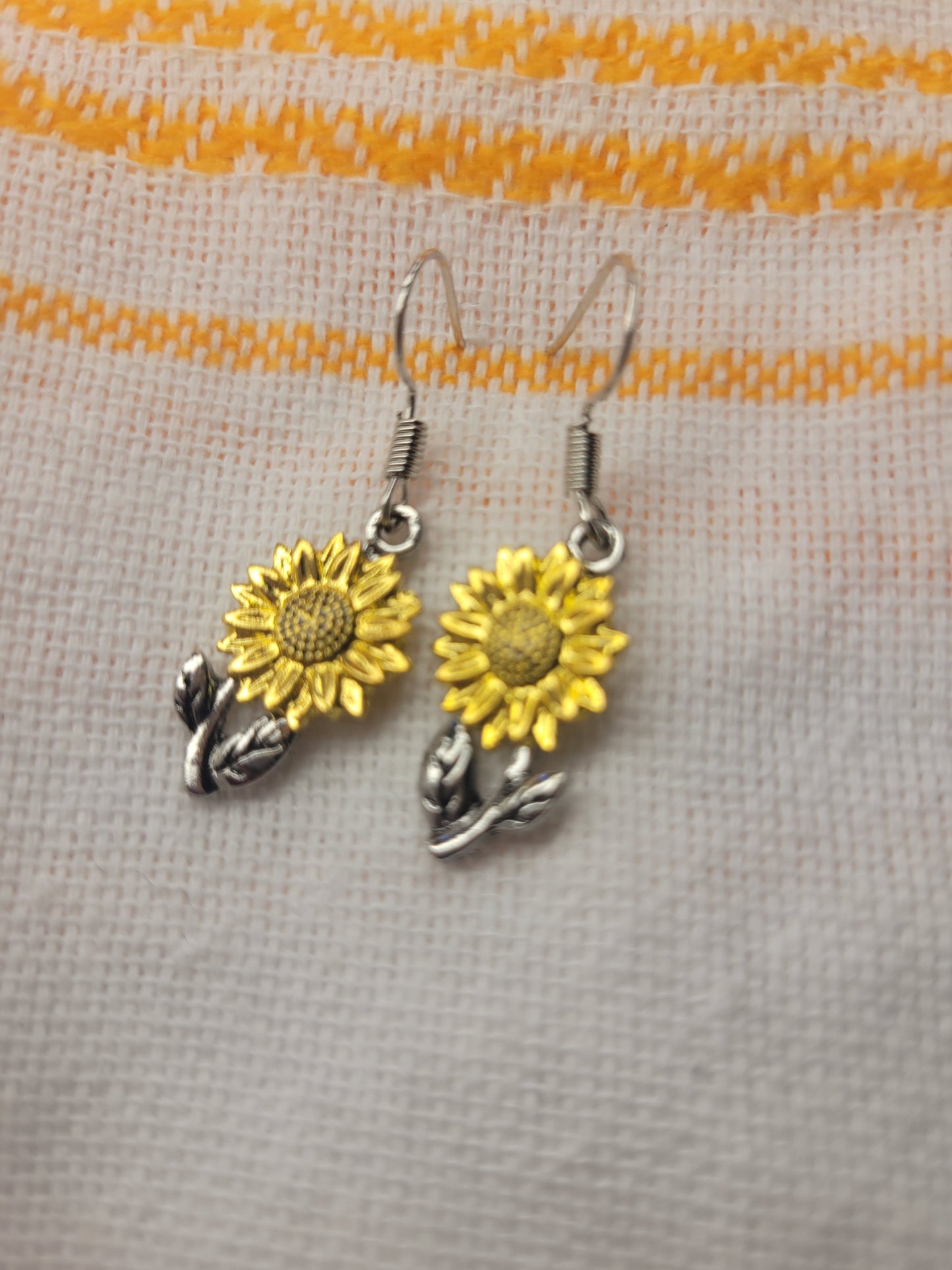 Sun flowers aretes