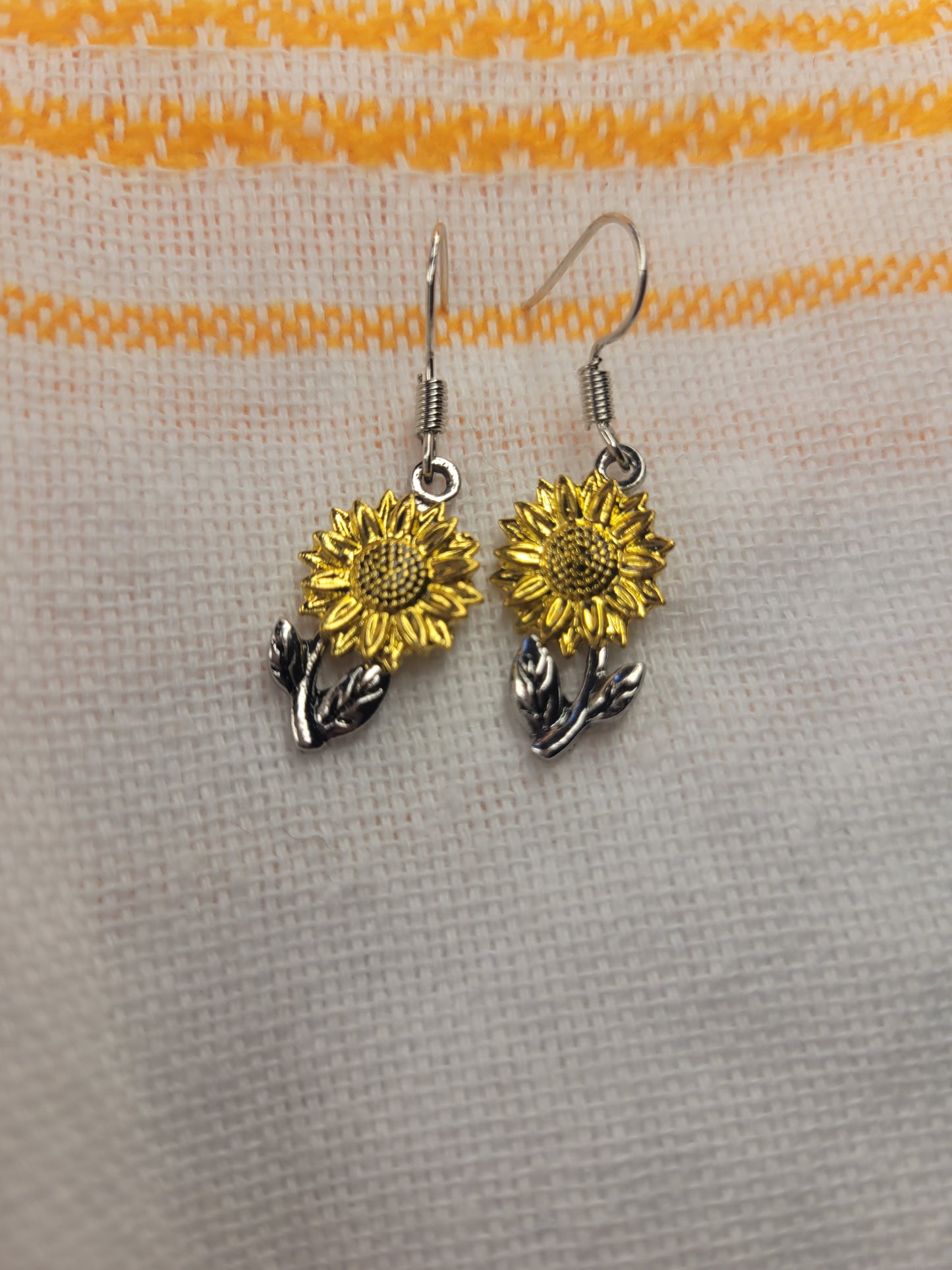 Sun flowers aretes