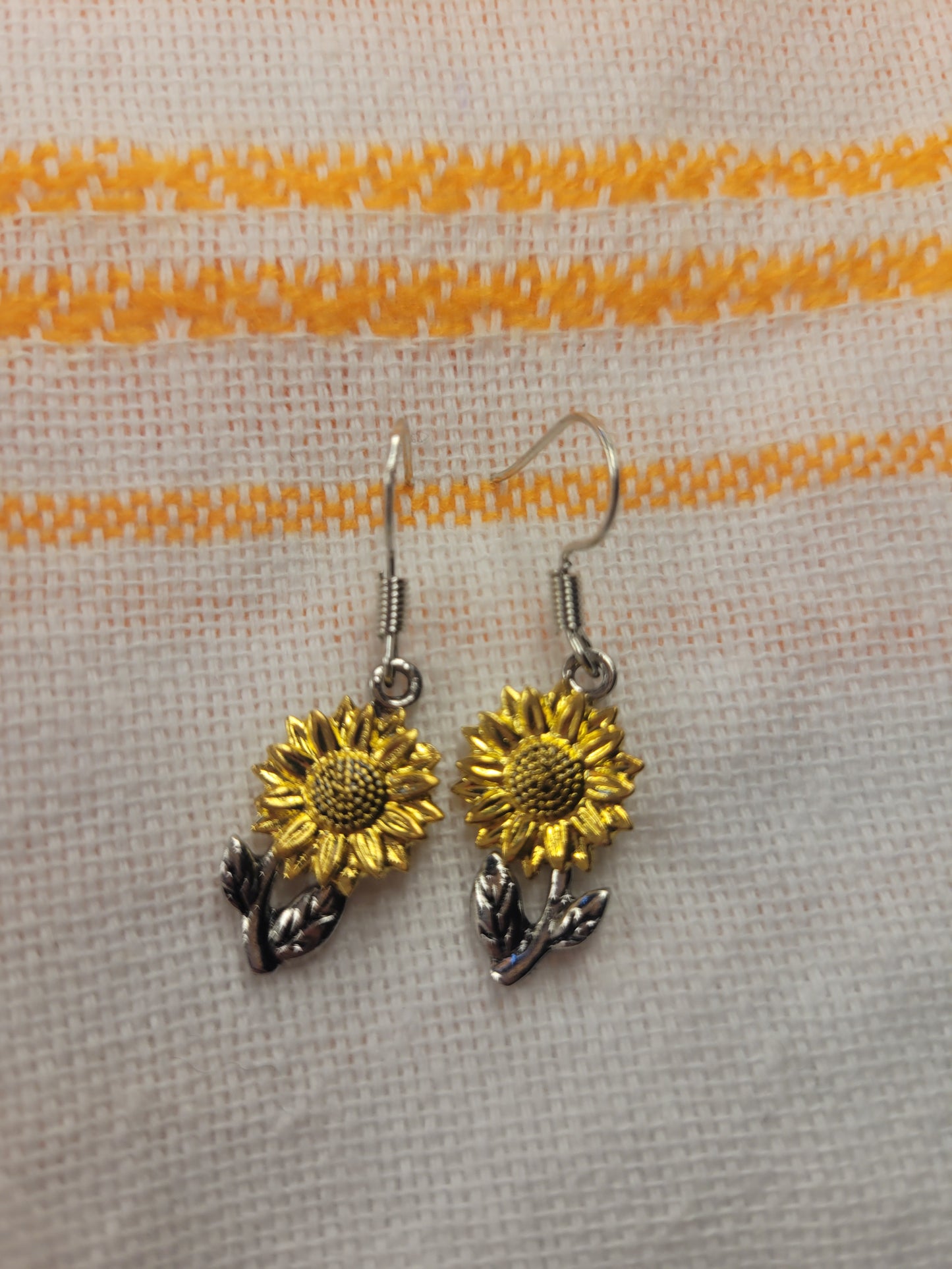 Sun flowers aretes